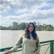 Soy estudiante de periodismo y tengo buen nivel de inglés (nativo) con el B2 certificado.